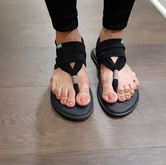 Sanuk - Picture 4 of 4